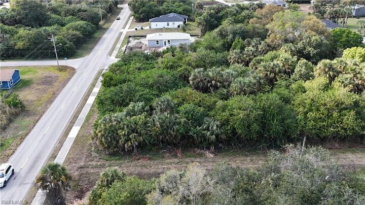 Property Photo: 304 W 6th St FL 33972