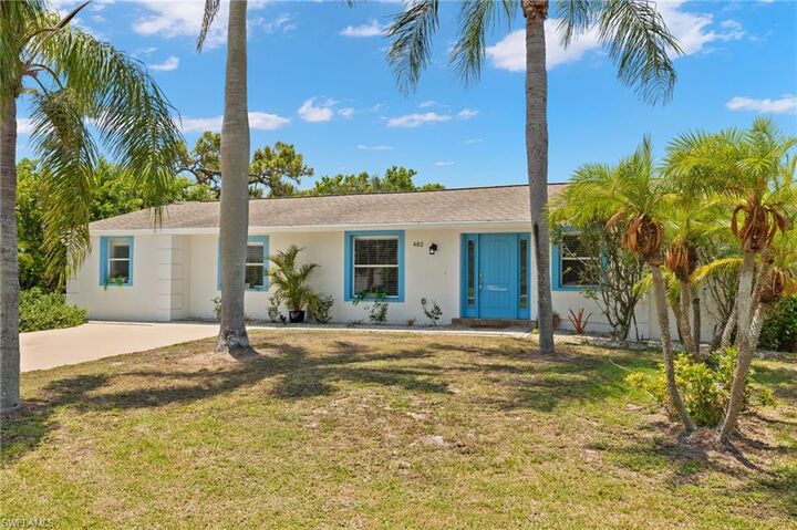 Property Photo: 482 Tradewinds Ave FL 34108
