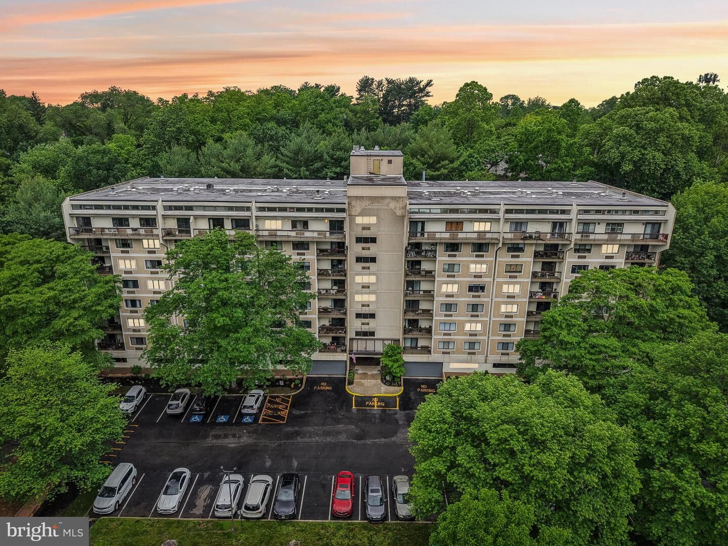 Property Photo: 700 Avondale Road 6B PA 19086
