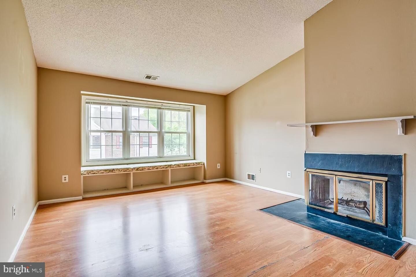 Property Photo:  24 Chamberlin Court  NJ 08648 