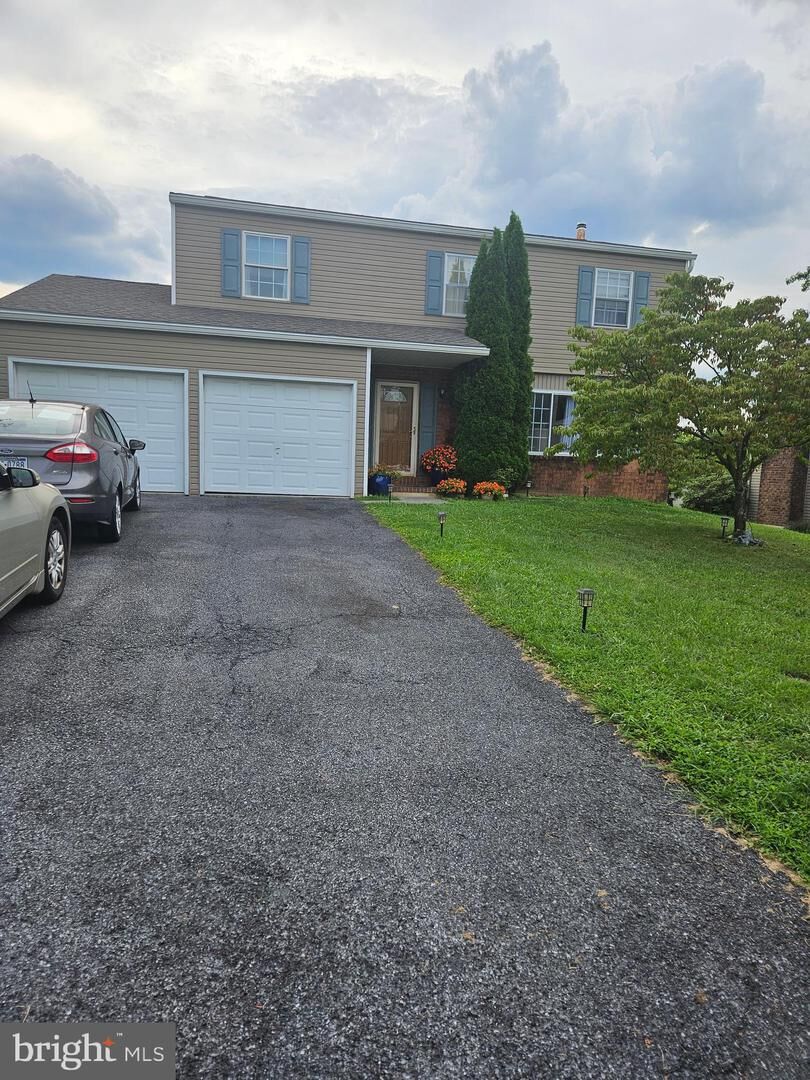 Property Photo: 628 Sweetbriar Drive PA 17111