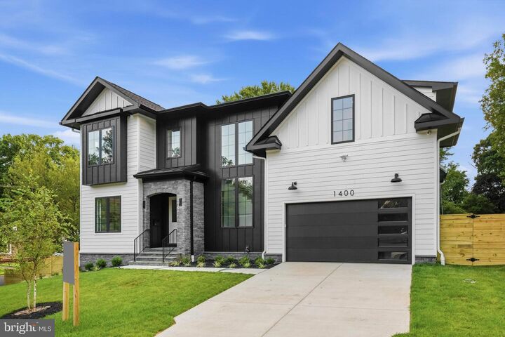 Property Photo:  1400 Desale Street SW  VA 22180 