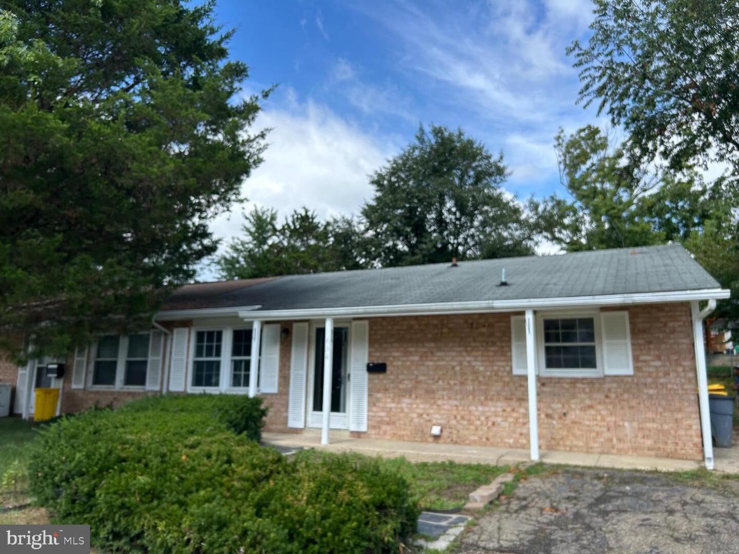 Property Photo: 634 Chapelgate Drive MD 21113