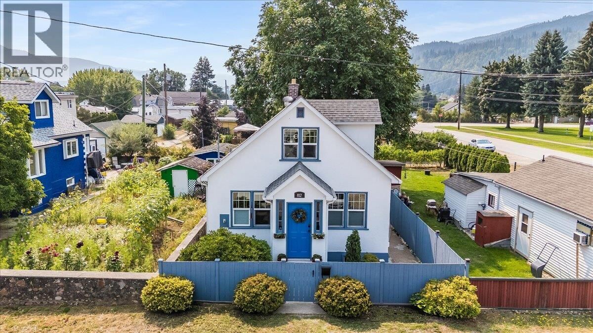 Property Photo:  812 2nd Street  BC V1N 1Y7 