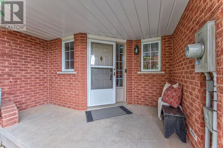 Property Photo:  86 Chelsea Crescent  ON L8E 5R8 
