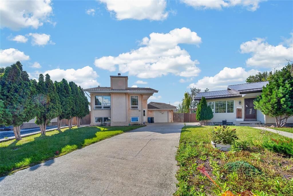 Property Photo: 63 Jonathan Crescent MB R2R 1Z3