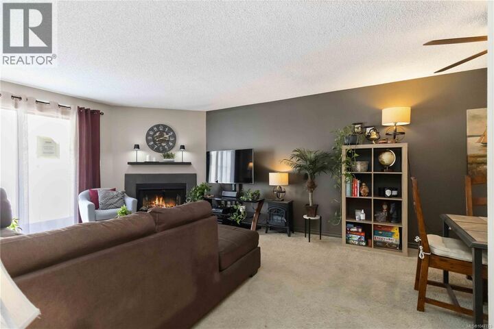 Property Photo:  3255 Glasgow Avenue 314  BC V8X 4S4 