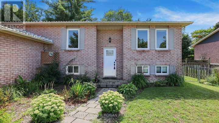 Property Photo: 8 McCarthy Crescent ON L0M 1B3