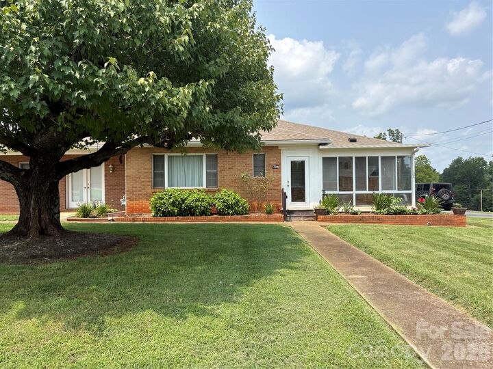 Property Photo: 1308 Salem Road NC 28655