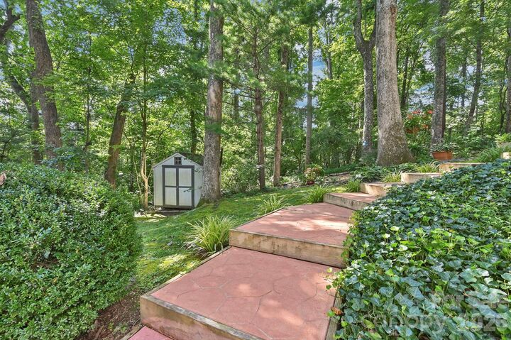 Property Photo:  25 Weston Heights Drive  NC 28803 