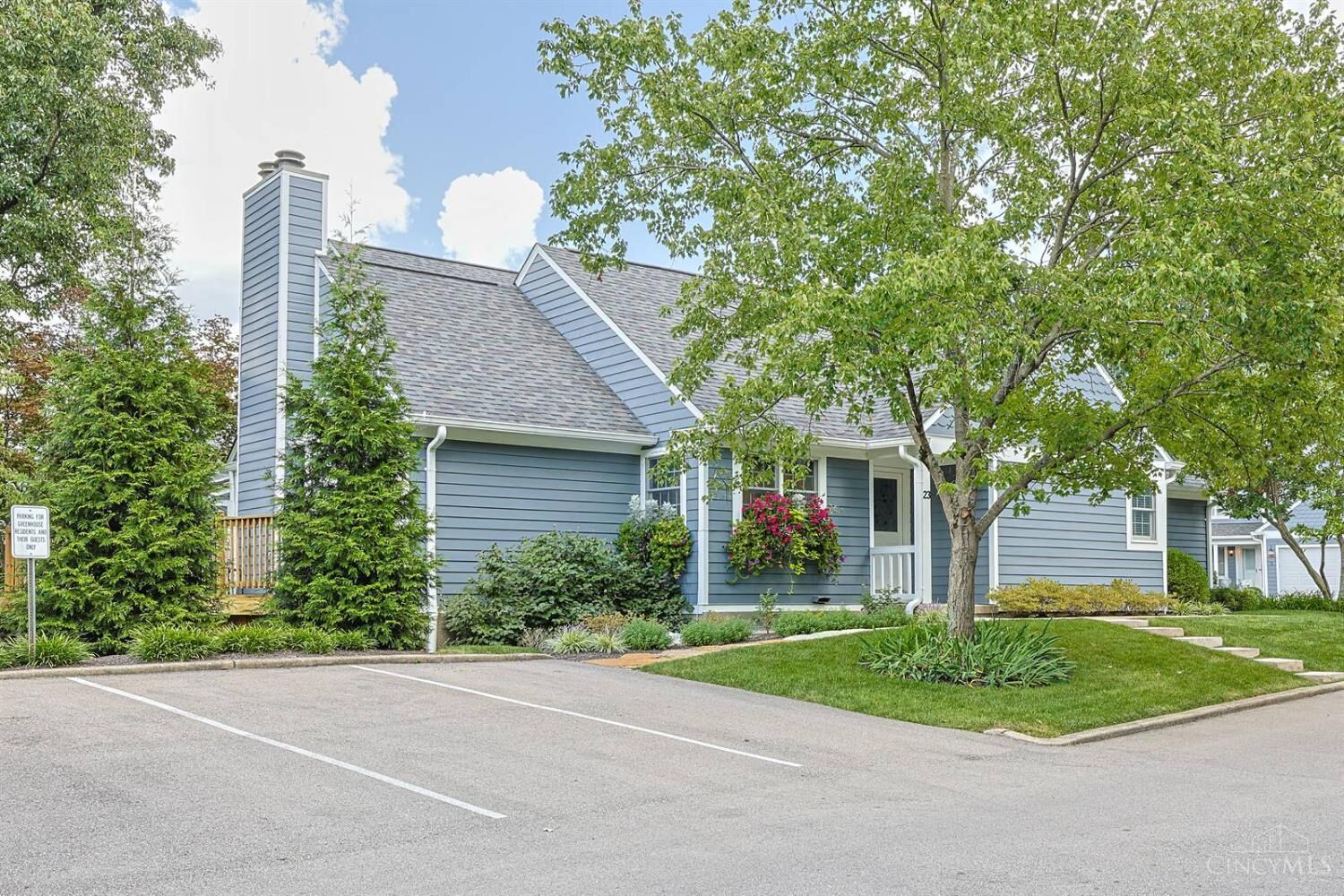 Property Photo:  23 Greenhouse Lane  OH 45209 