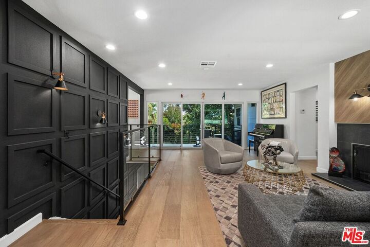 Property Photo:  3304 Shelby Dr  CA 90034 