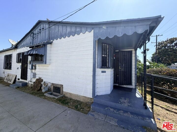 Property Photo:  4115 W 102nd St  CA 90304 