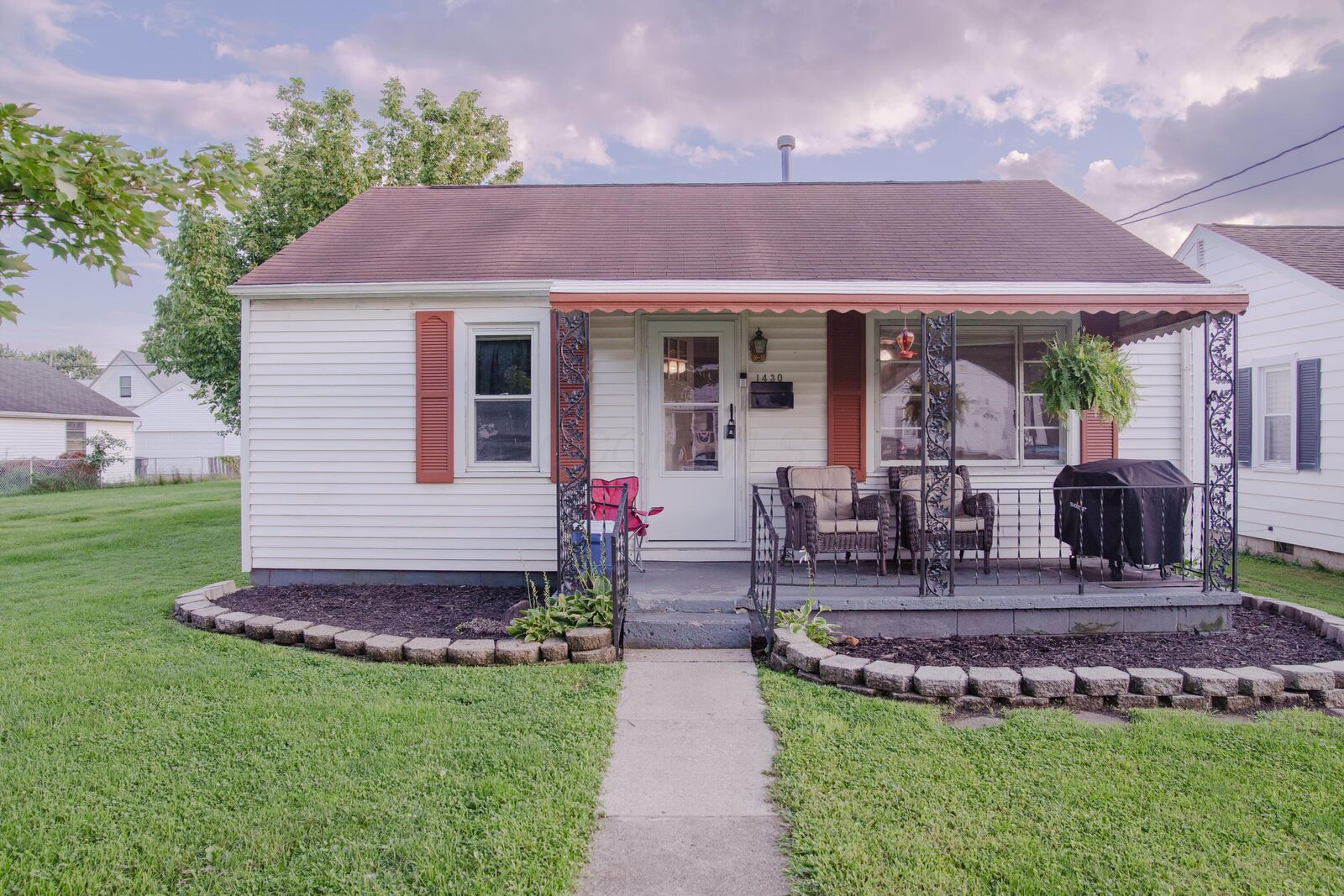 Property Photo:  1430 E Mulberry Street  OH 43130 