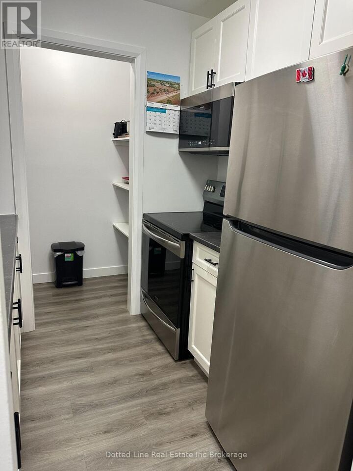 Property Photo:  91 Spruce Street West 208  ON N5H 1B4 