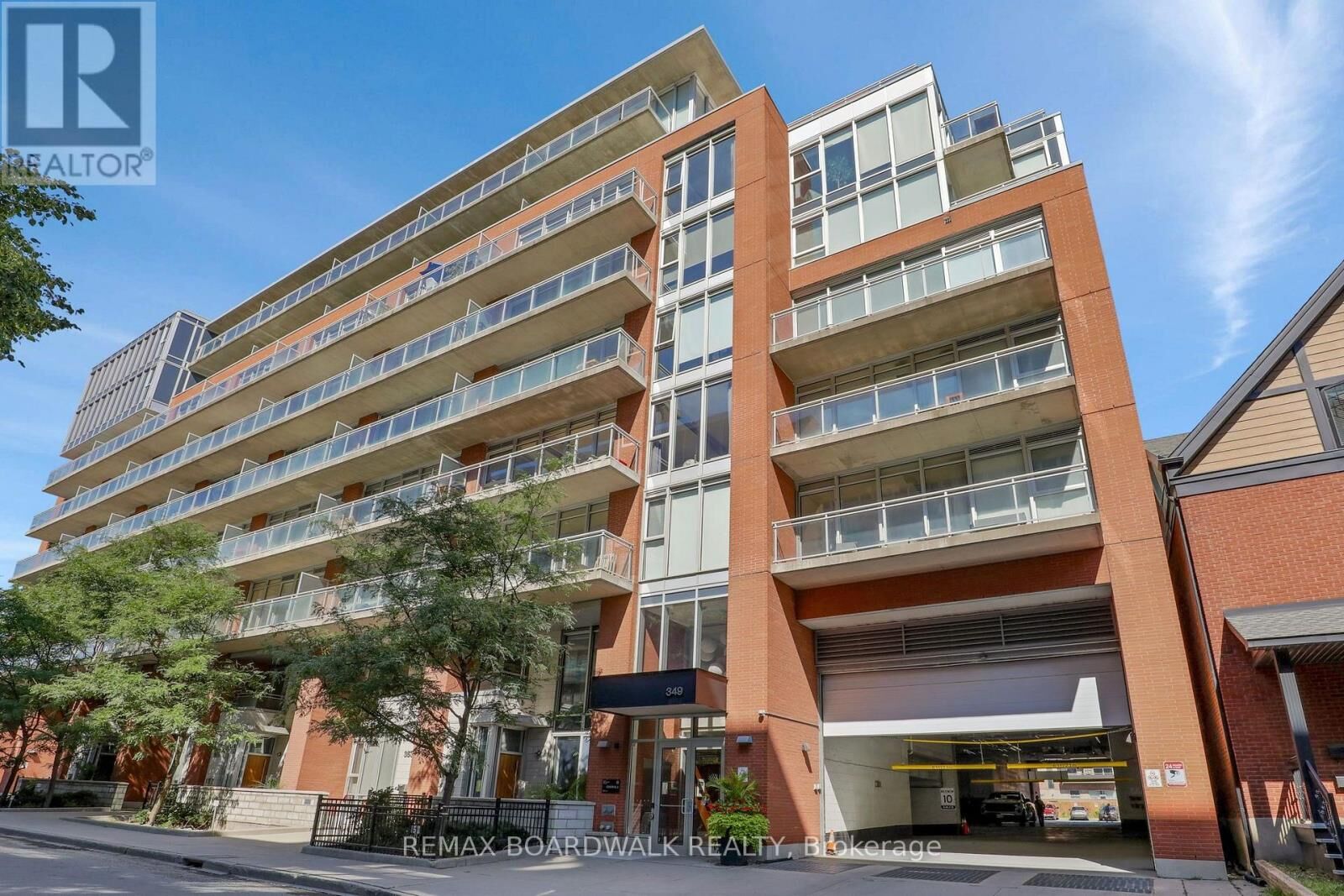 Property Photo: 349 McLeod Street 524 ON K2P 0S1