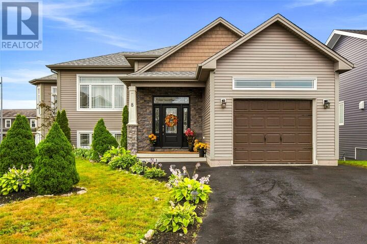 8 Aldergrove Place — photo 1