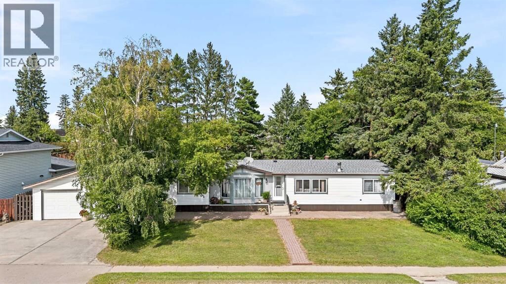 Property Photo:  5024 49 Avenue  AB T0B 2P0 