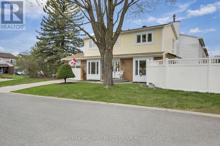 Property Photo:  56 Foxleigh Crescent  ON K2M 1B7 