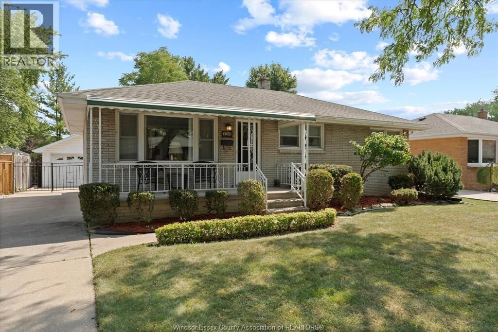 Property Photo: 1280 Parkview Avenue ON N8S 2Y1