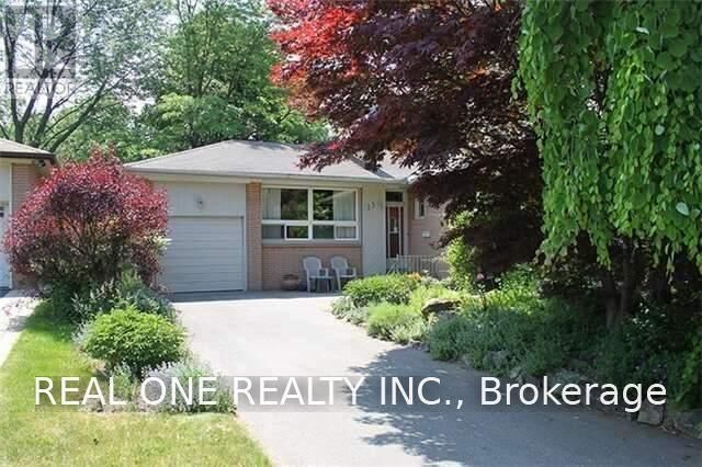 Property Photo:  33 Groveland Crescent  ON M3A 3C4 