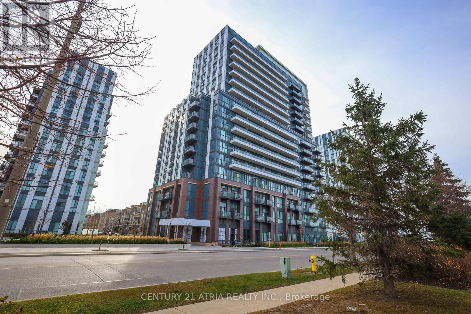 Property Photo:  38 Honeycrisp Crescent 701  ON L4K 5C3 