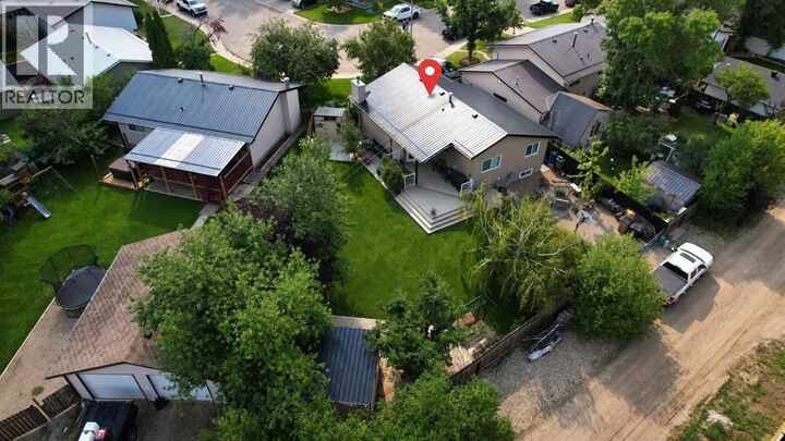 Property Photo:  52 Chinook Way West  AB T1R 0C6 