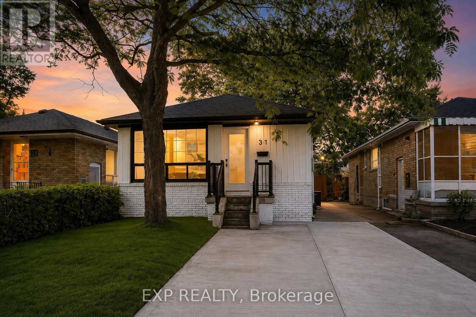 Property Photo:  31A Laurel Avenue  ON M1K 3J3 