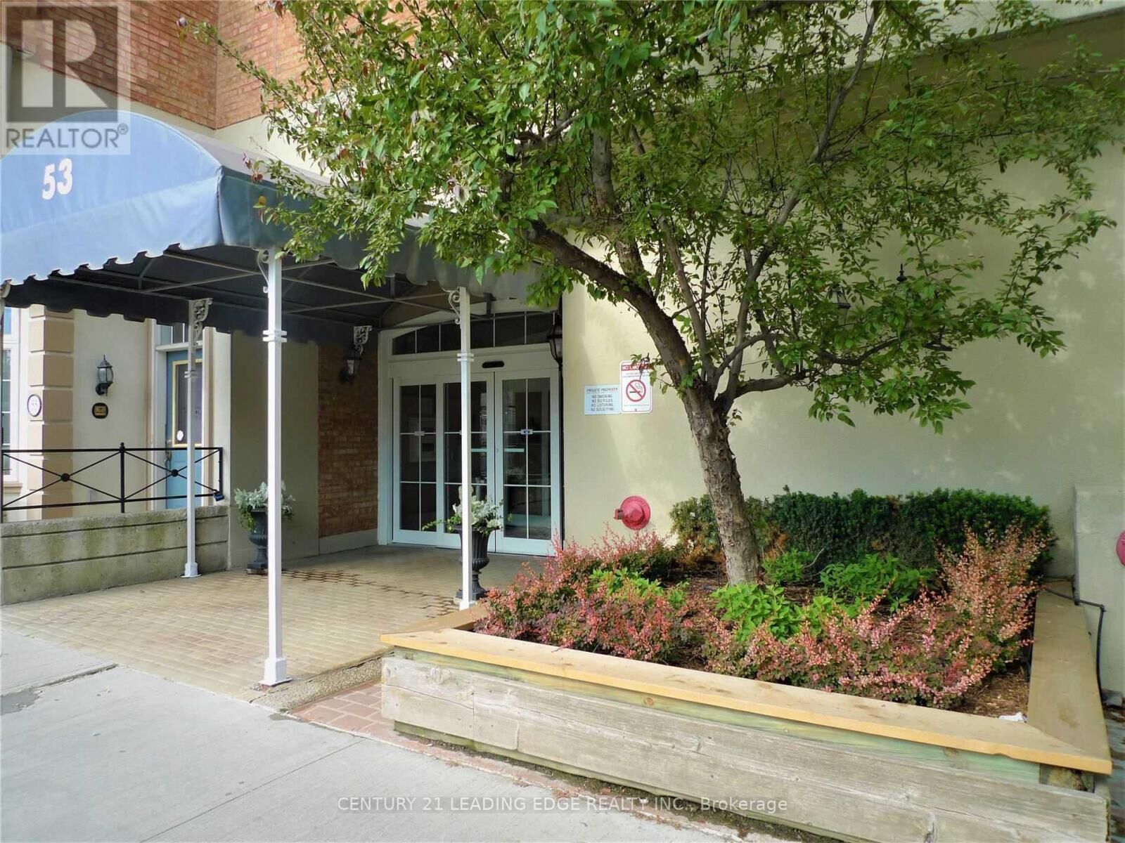Property Photo:  49 McCaul Street 461  ON M5T 2W7 