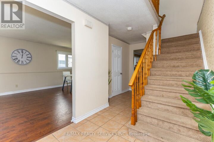 Property Photo:  1217 Gloucester Square  ON L1V 3P7 