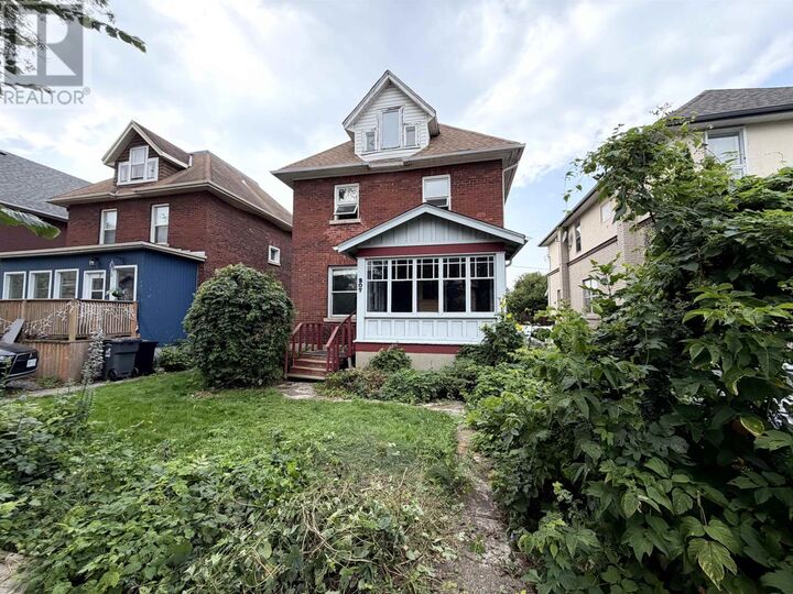 207 Norah St S — photo 1
