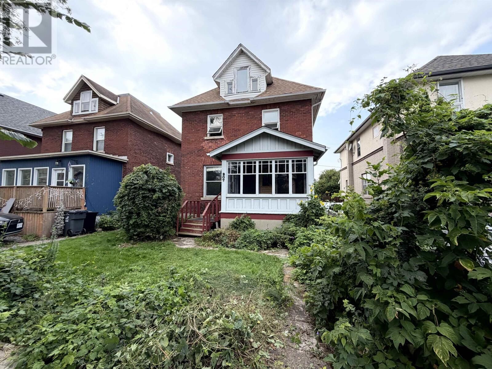 Property Photo:  207 Norah St S  ON P7E 1N5 