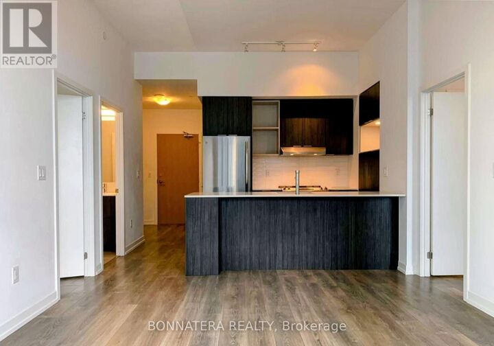 Property Photo:  2520 Eglinton Avenue West 1801  ON L5M 0Y2 