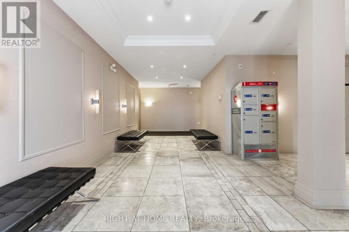 Property Photo:  200 Winterfell Private 405  ON K1G 4J1 