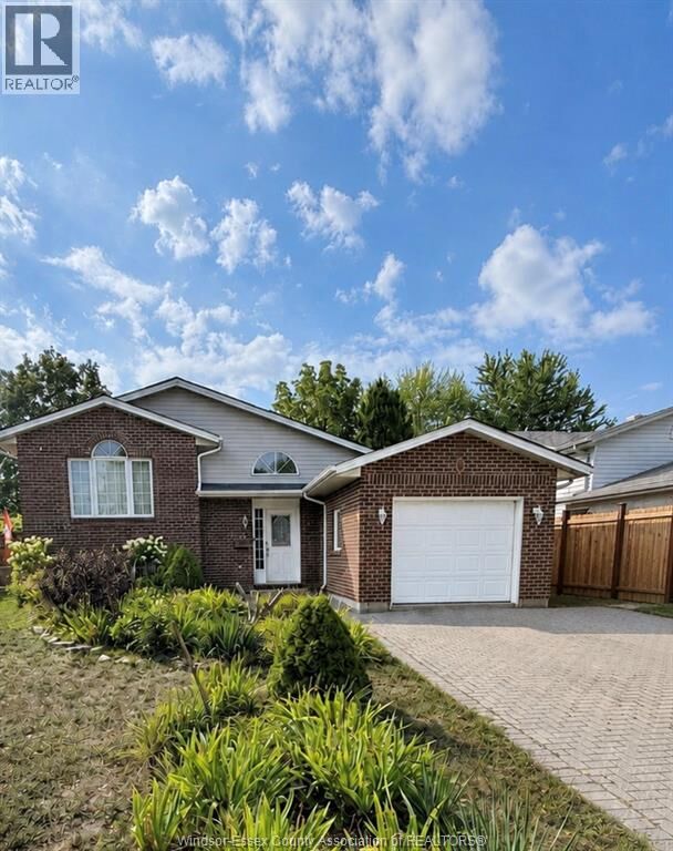 Property Photo:  5 Allen Court  ON N9V 3Z4 