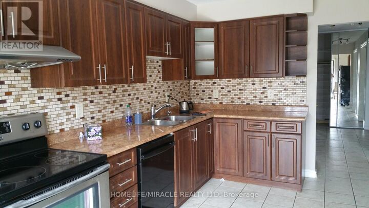 Property Photo: 18 Beisel Court ON L6Z 2R8