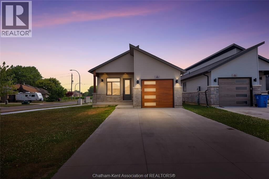 Property Photo:  95 Ironwood Trail  ON N7M 0A5 