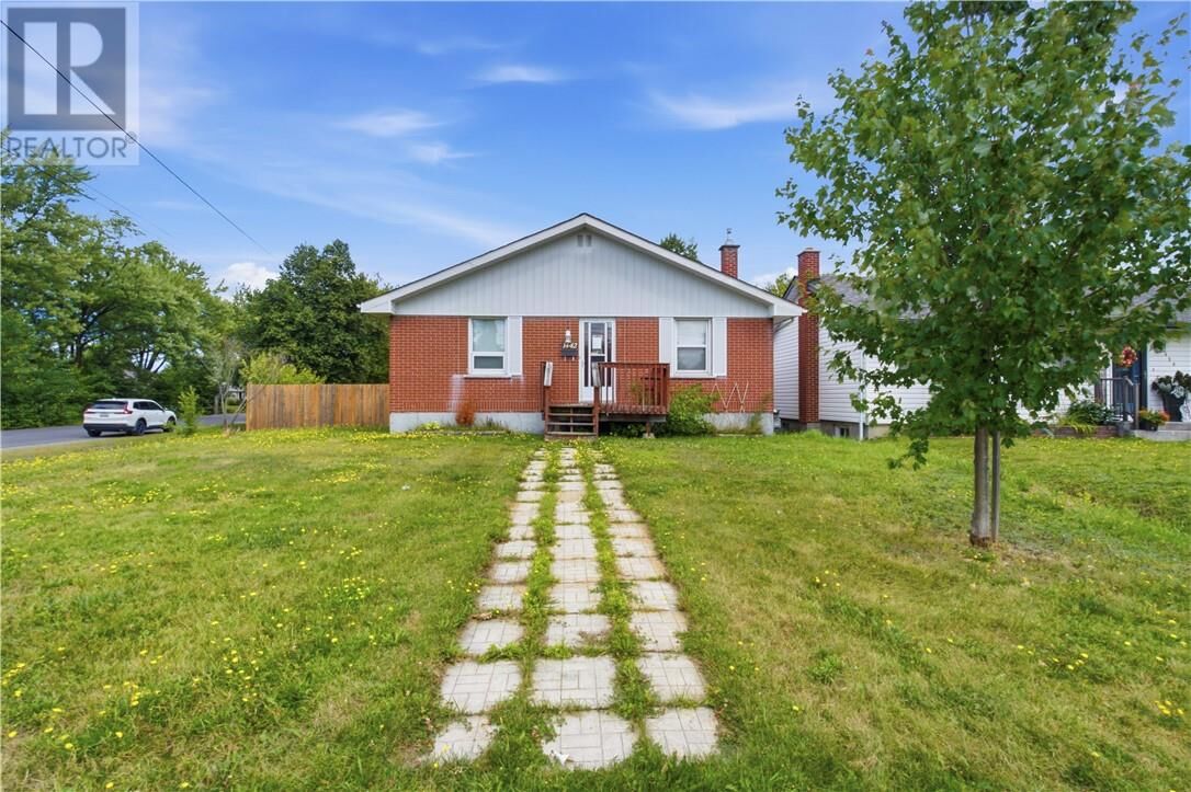 Property Photo:  1442 Agincourt Avenue  ON P3A 3J9 