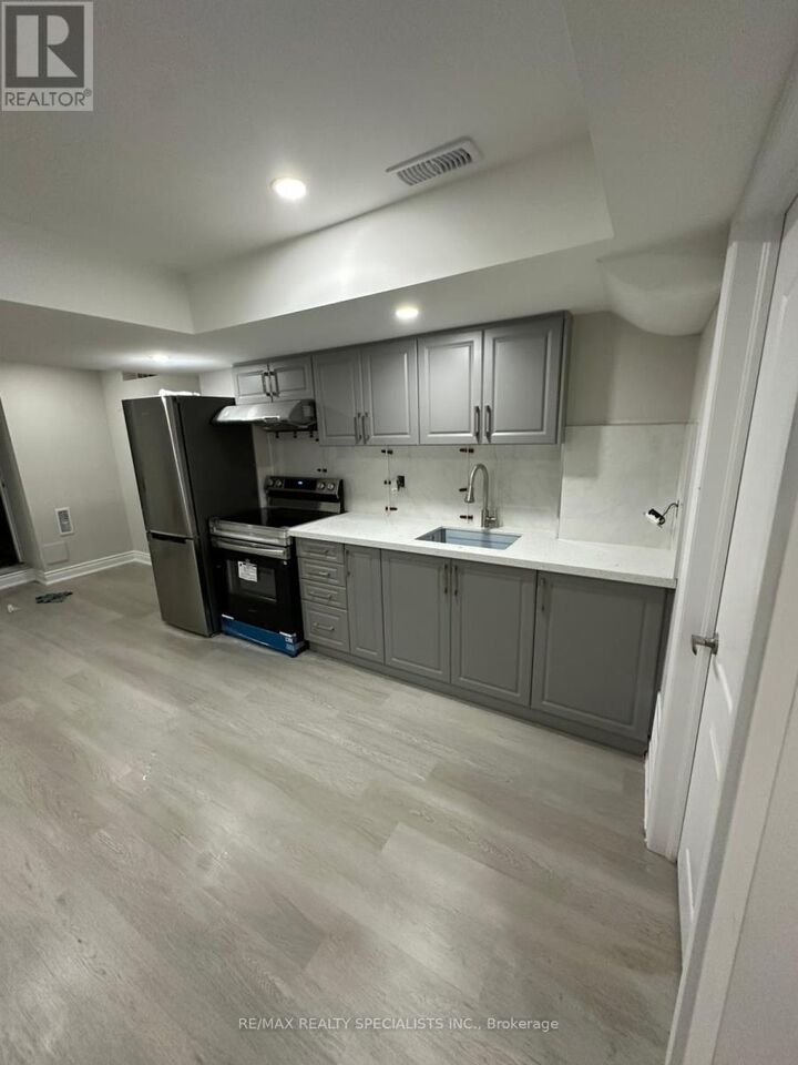 Property Photo: 10 Bramacre Court ON L7A 1T5