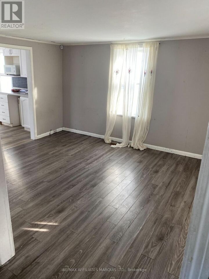 Property Photo:  633 South Augustus Street South  ON K6J 3X2 