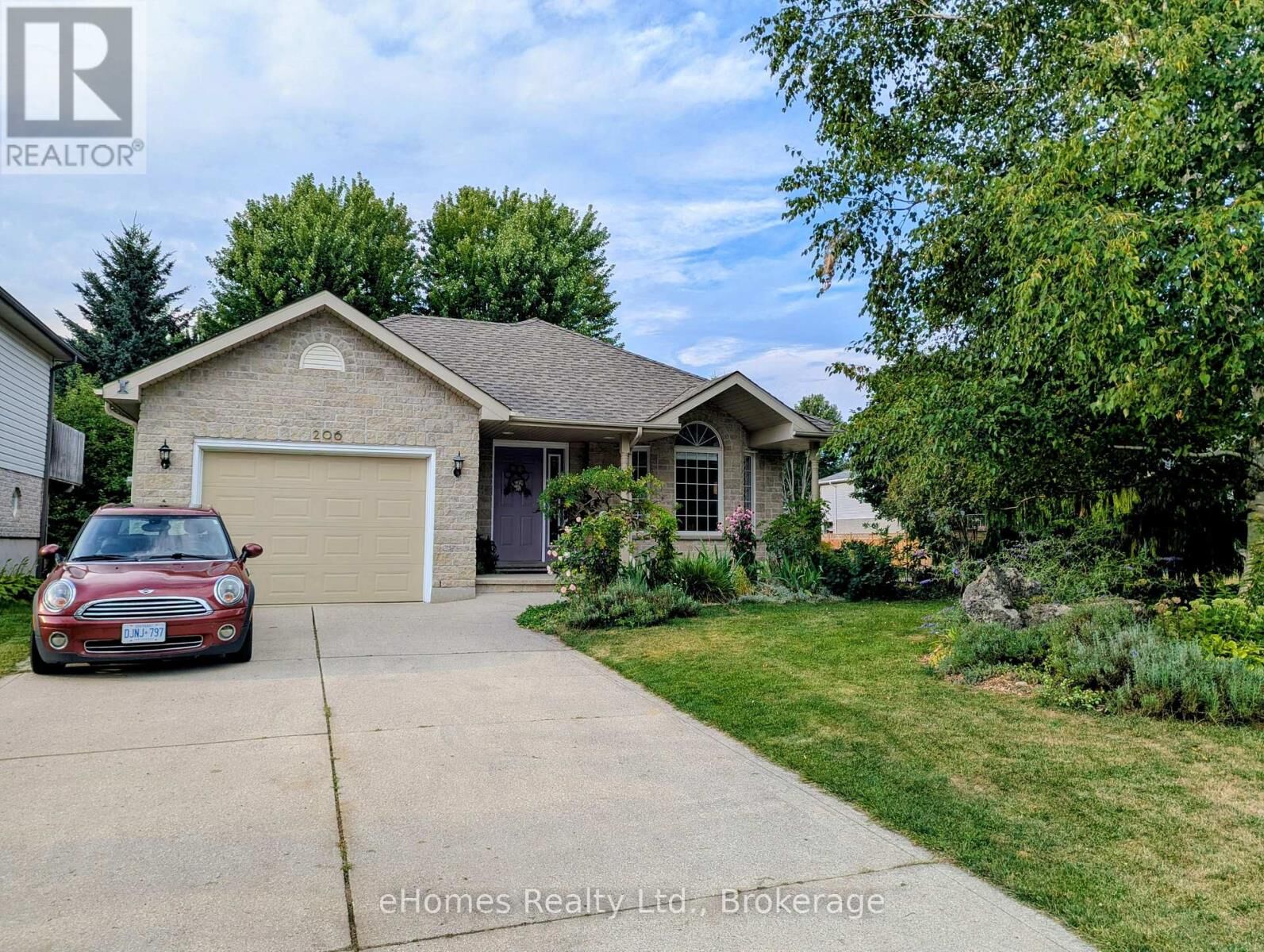 Property Photo:  206 2nd A Street West  ON N4K 6X3 