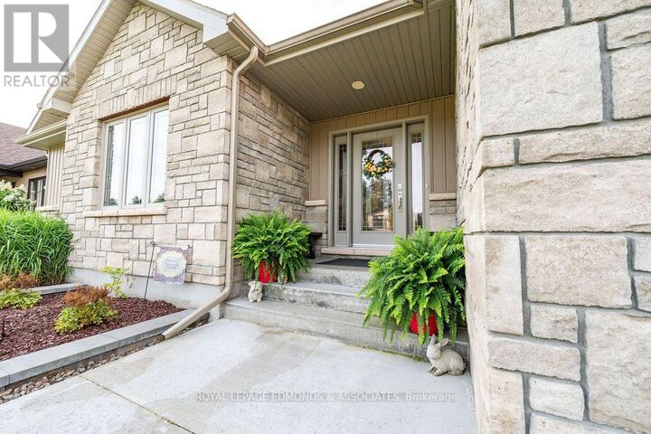 Property Photo: 10 Noble Crescent ON K8H 0G1