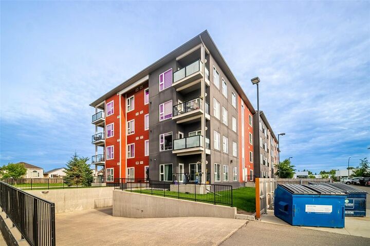 Property Photo: 100 Waterford Green Common MB R2R 2X8