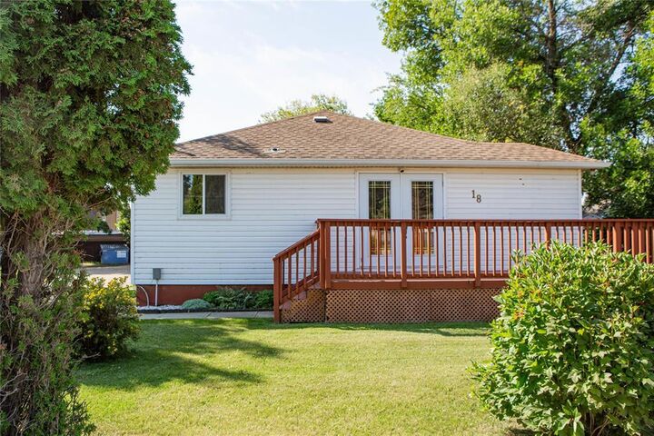 Property Photo:  18 1st Avenue West  MB R0K 2C0 