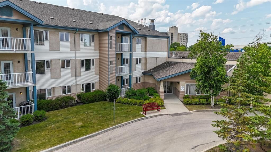 Property Photo: 873 Waverley Street MB R3T 6C3