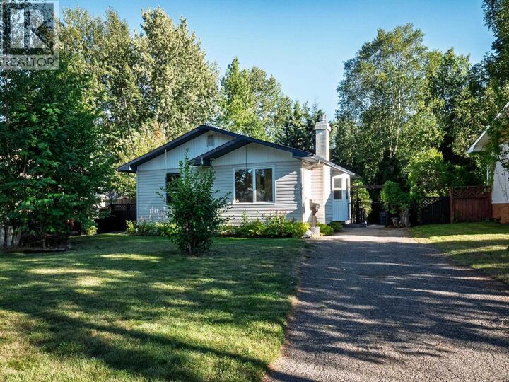 Photo de la propriété:  6901 Fairmont Crescent  BC V2N 2P7 