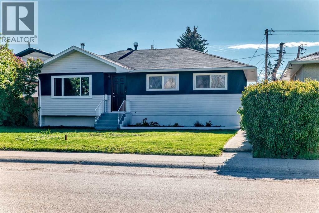 Property Photo:  1508 45 Street Southeast  AB T2A 1N2 