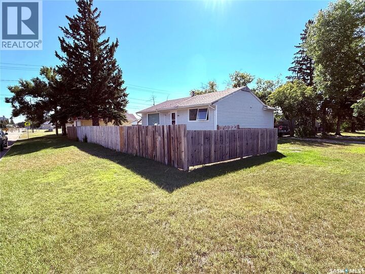 Property Photo: 301 26th Street W SK S0M 0E0