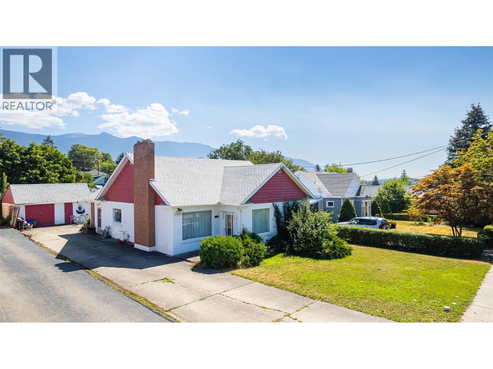 Photo de la propriété:  326 10th Avenue North  BC V0B 1G0 