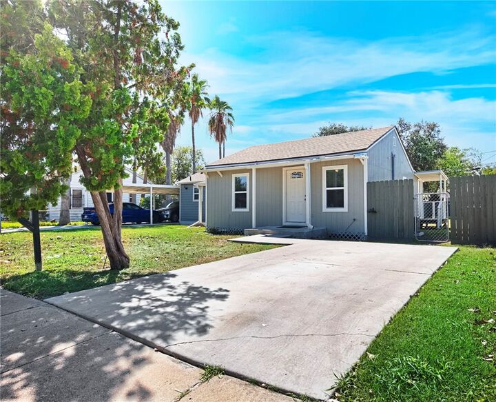 Property Photo:  2405 Crews Street 2405  TX 78405 